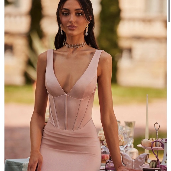 NWT Alamour The Label - Tiarna Gown in Dusty Pink (made-to-order collection) - Picture 5 of 9